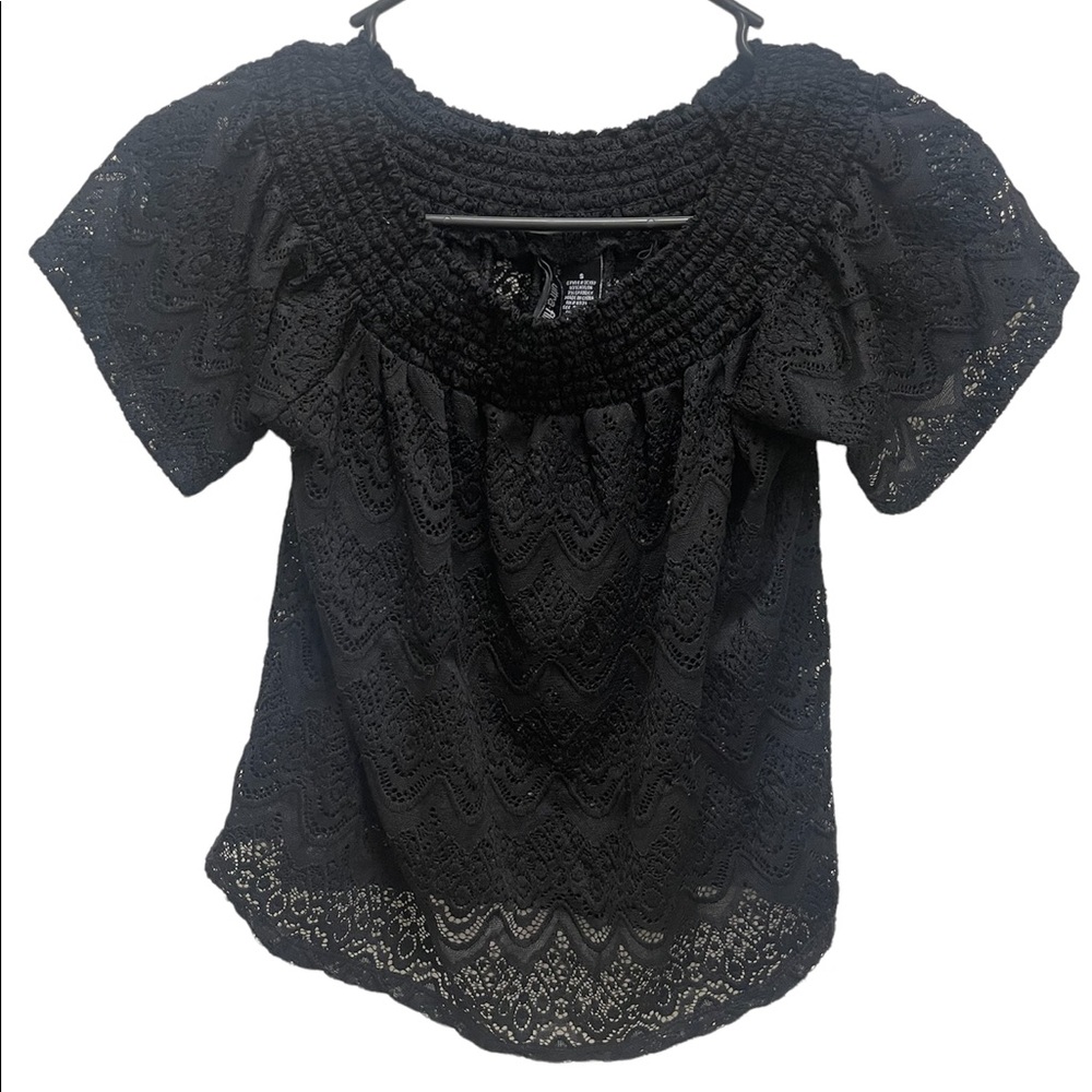 Women’s blouse  Off-Shoulder, short sleeve Lace size small